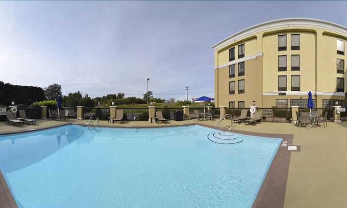 Burlington Hotel | Holiday Inn Express Burlington, an IHG Hotel