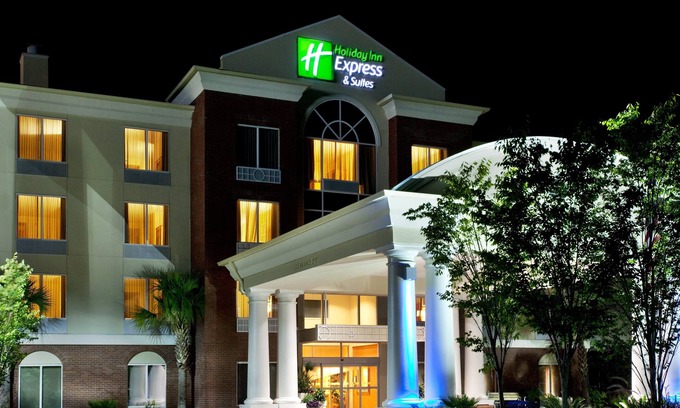 North Charleston Hotel | Holiday Inn Express Hotel & Suites Charleston-North by IHG