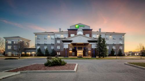 Airdrie Hotel | Holiday Inn Express Airdrie by IHG