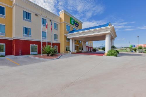 Alpine Hotel | Holiday Inn Express and Suites Alpine by IHG