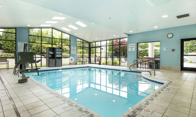 Meridian Hotel | Holiday Inn Express Bellingham by IHG