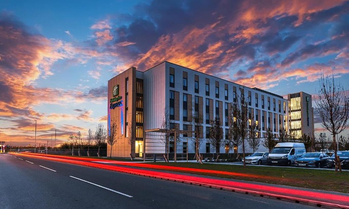 Bicester Hotel | Holiday Inn Express - Bicester by IHG