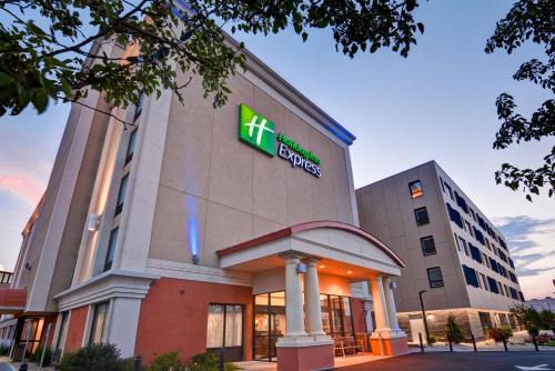 Dorchester Hotel | Holiday Inn Express Boston by IHG