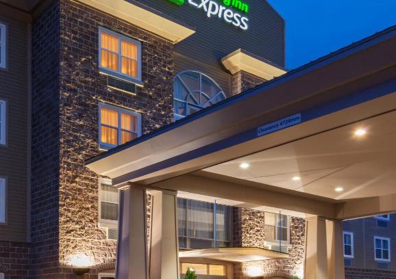 Deer Lake Hotel | Holiday Inn Express Deer Lake by IHG