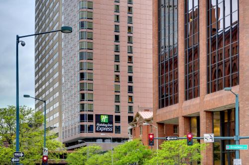 Downtown Denver Hotel | Holiday Inn Express Denver Downtown by IHG