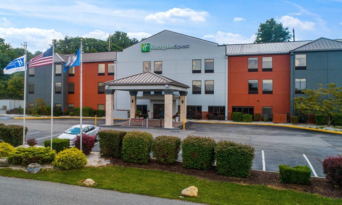 Newbern Hotel | Holiday Inn Express Dublin by IHG
