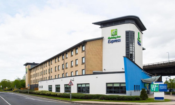 Paisley Hotel | Holiday Inn Express - Glasgow Airport by IHG
