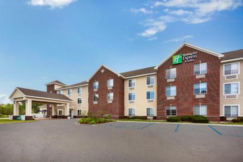 Acme Hotel | Holiday Inn Express Hotel & Suites Acme-Traverse City by IHG