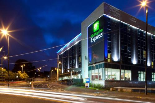 Hamilton Hotel | Holiday Inn Express Hamilton by IHG