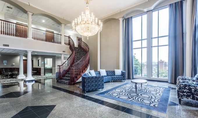 Lake Charles Hotel | Holiday Inn Express Hotel & Suites Lake Charles by IHG