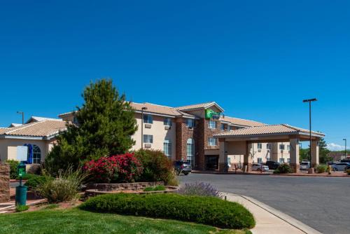 Farmington Hotel | Holiday Inn Express Hotel & Suites Farmington by IHG