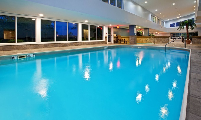 Bedford Hotel | Holiday Inn Express Hotel & Suites Bedford by IHG