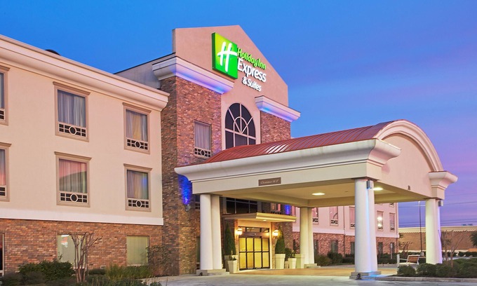 Conroe Hotel | Holiday Inn Express Hotel & Suites Conroe I-45 North by IHG