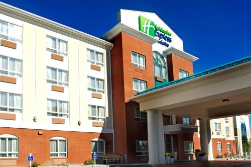 Edson Hotel | Holiday Inn Express Hotel & Suites Edson by IHG