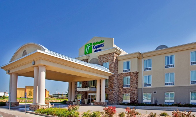 Andover Hotel | Holiday Inn Express Hotel & Suites East Wichita I-35 Andover by IHG