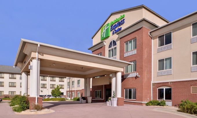 Emporia Hotel | Holiday Inn Express Hotel & Suites Emporia Northwest by IHG