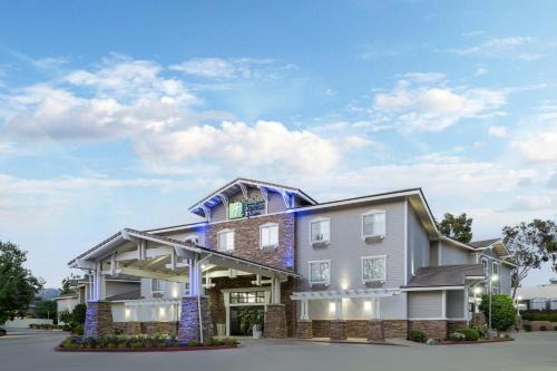 Bonita Hotel | Holiday Inn Express Hotel & Suites San Dimas by IHG