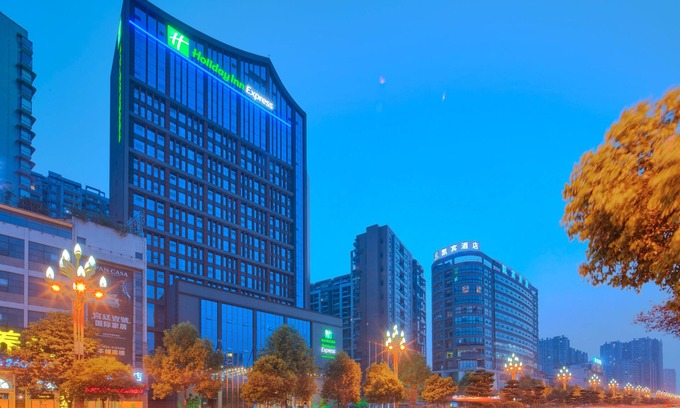 Shizhong District Hotel | Holiday Inn Express Leshan City Square by IHG