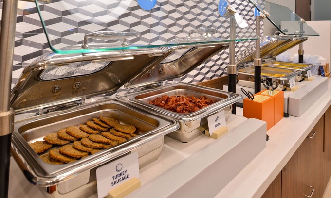 Quad Cities Hotel | Holiday Inn Express Moline - Quad Cities Area by IHG