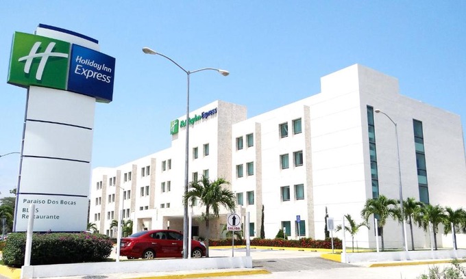 Paraiso Hotel | Holiday Inn Express Paraiso - Dos Bocas, an IHG Hotel