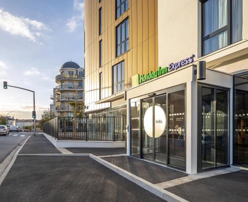 Poissy Hotel | Holiday Inn Express Paris - Poissy by IHG