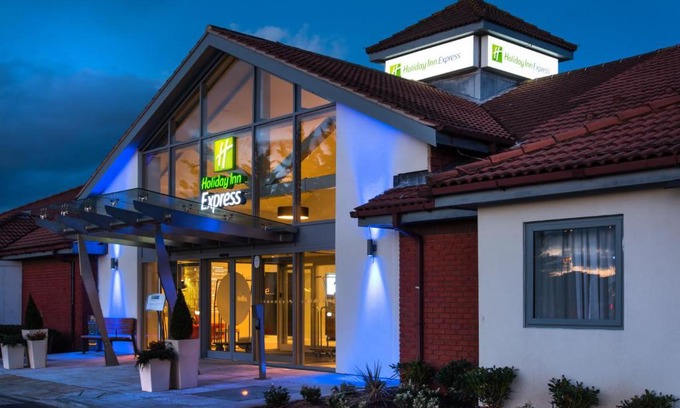 Portsmouth Hotel | Holiday Inn Express Portsmouth – North by IHG