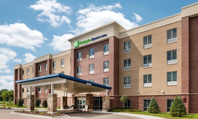 Chesterfield Hotel | Holiday Inn Express & Suites St. Louis - Chesterfield by IHG