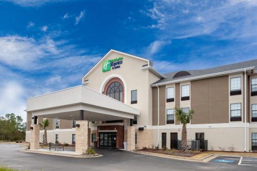 Morehead City Hotel | Holiday Inn Express & Suites - Morehead City by IHG