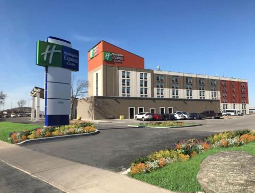 Northeast Mississauga Hotel | Holiday Inn Express & Suites Toronto Airport West by IHG