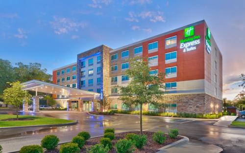 Gainesville Hotel | Holiday Inn Express & Suites - Gainesville I-75 by IHG