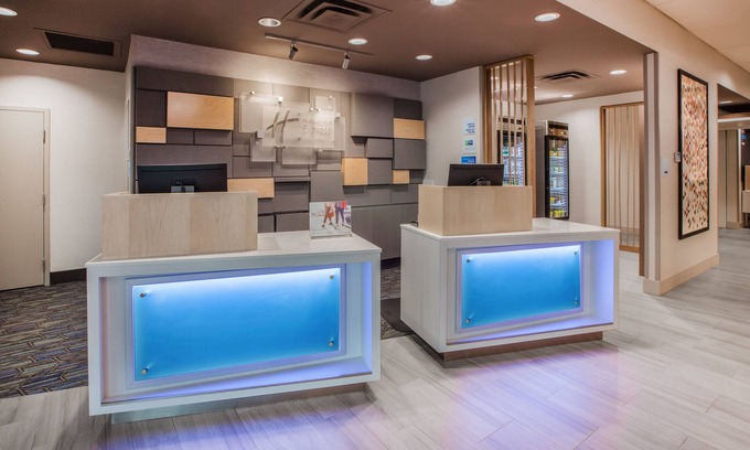 Kingfisher Hotel | Holiday Inn Express & Suites Kingfisher by IHG