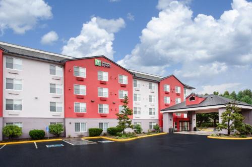 Roads End Hotel | Holiday Inn Express & Suites Lincoln City by IHG