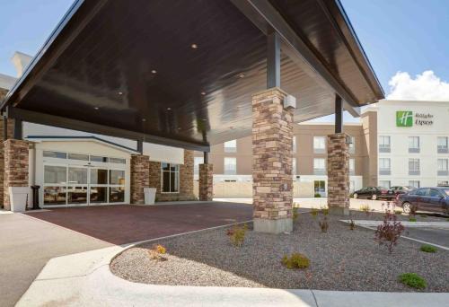 North Platte Hotel | Holiday Inn Express & Suites North Platte by IHG