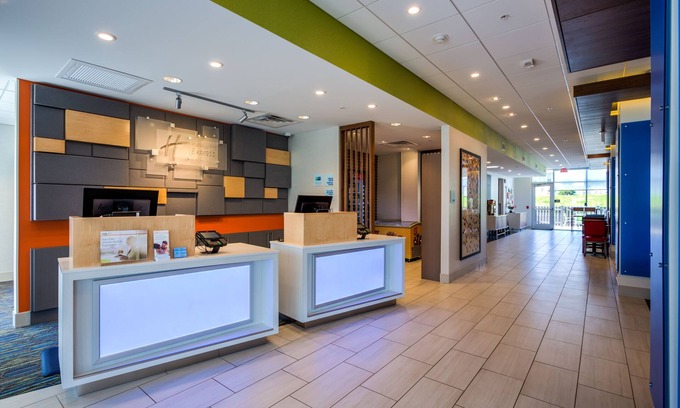 Reedsville Hotel | Holiday Inn Express & Suites Reedsville - State Coll Area by IHG