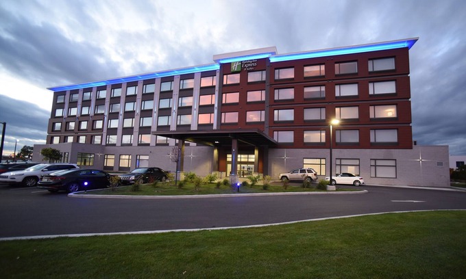 Downtown Gatineau Hotel | Holiday Inn Express & Suites - Gatineau - Ottawa by IHG