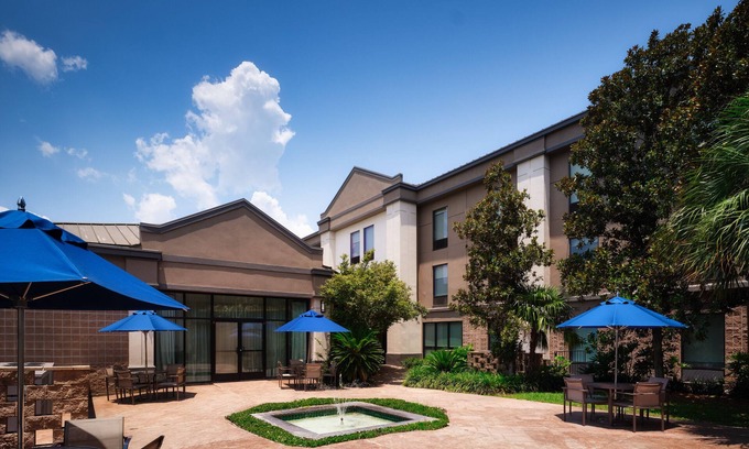 Kenner - Louis Armstrong International Airport Hotel | Holiday Inn Express & Suites New Orleans Airport South by IHG