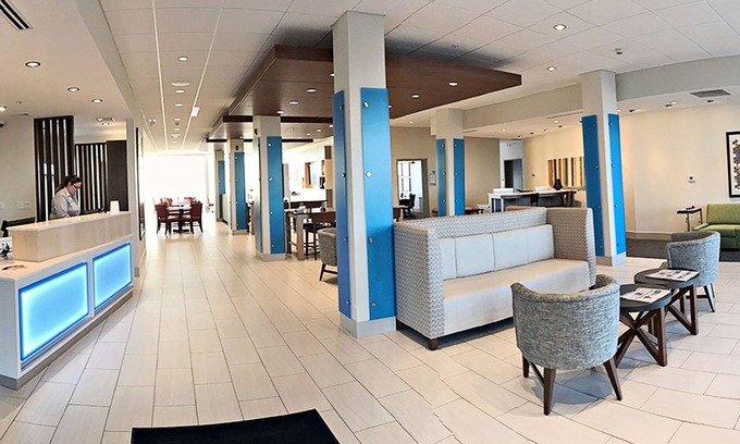 Sterling Hotel | Holiday Inn Express & Suites Sterling by IHG