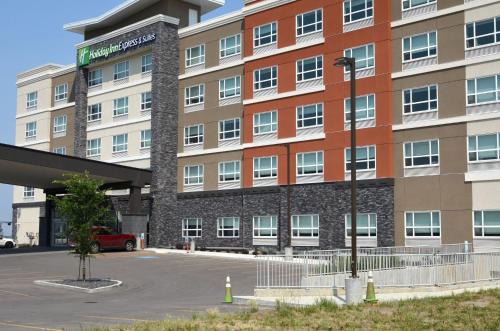 Southwest Edmonton Hotel | Holiday Inn Express & Suites - Edmonton SW – Windermere by IHG