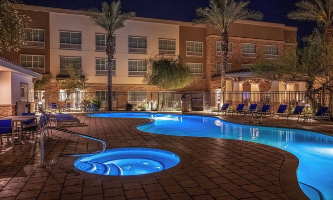 Gilbert Hotel | Holiday Inn Express & Suites Phoenix East - Gilbert by IHG