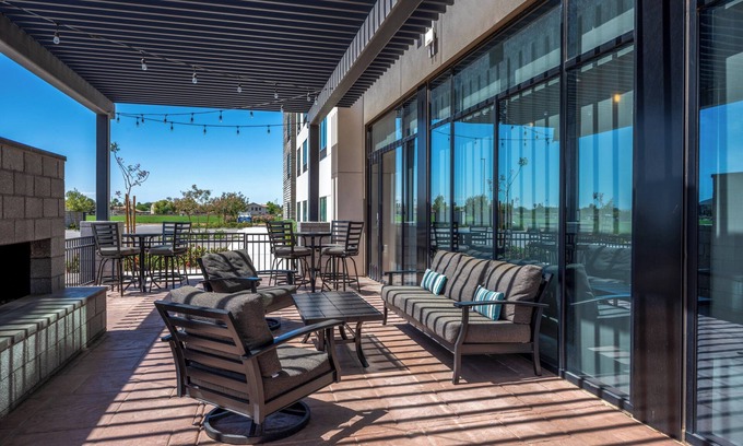Gilbert Hotel | Holiday Inn Express & Suites Gilbert Mesa Gateway Airport by IHG