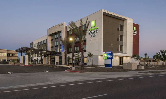 Deer Valley Hotel | Holiday Inn Express & Suites Phoenix North - Happy Valley by IHG