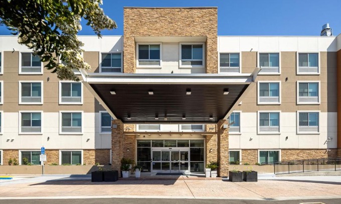 South San Jose Hotel | Holiday Inn Express & Suites - San Jose Silicon Valley by IHG