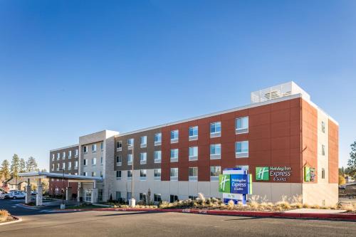 Southeast Bend Hotel | Holiday Inn Express & Suites - Bend South by IHG