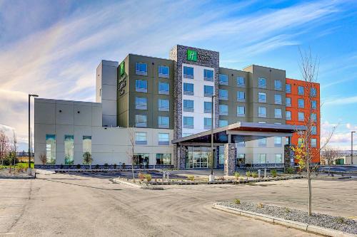 Calgary Hotel | Holiday Inn Express & Suites - Calgary Airport Trail NE by IHG