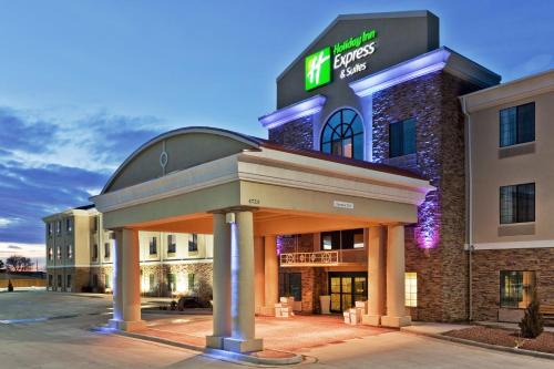 Ranchvale Hotel | Holiday Inn Express & Suites Clovis by IHG