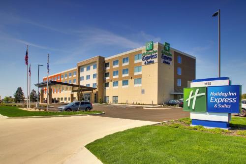 Findlay Hotel | Holiday Inn Express & Suites Findlay North by IHG