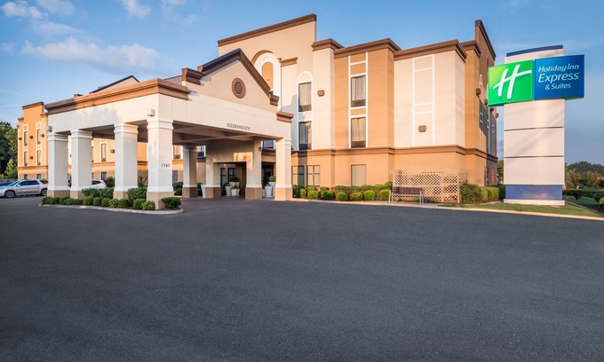 Grenada Hotel | Holiday Inn Express & Suites Grenada by IHG