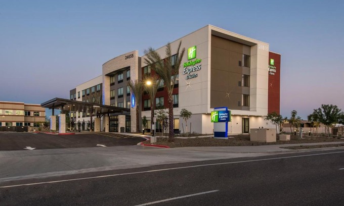 Deer Valley Hotel | Holiday Inn Express & Suites - Phoenix North - Happy Valley by IHG