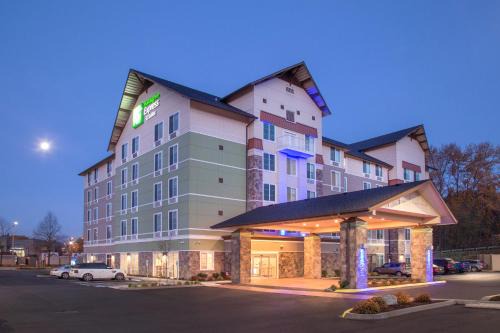 Tukwila Hotel | Holiday Inn Express & Suites - Seattle South - Tukwila by IHG