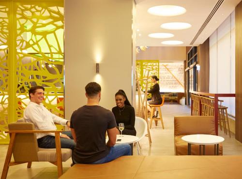 Macquarie Park Hotel | Holiday Inn Express Sydney Macquarie Park by IHG